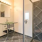 度假居 4 Star In *