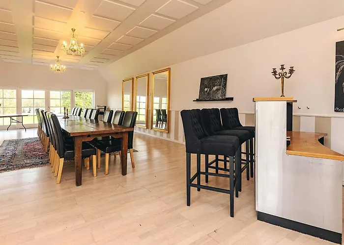 20 Person In 別荘 *